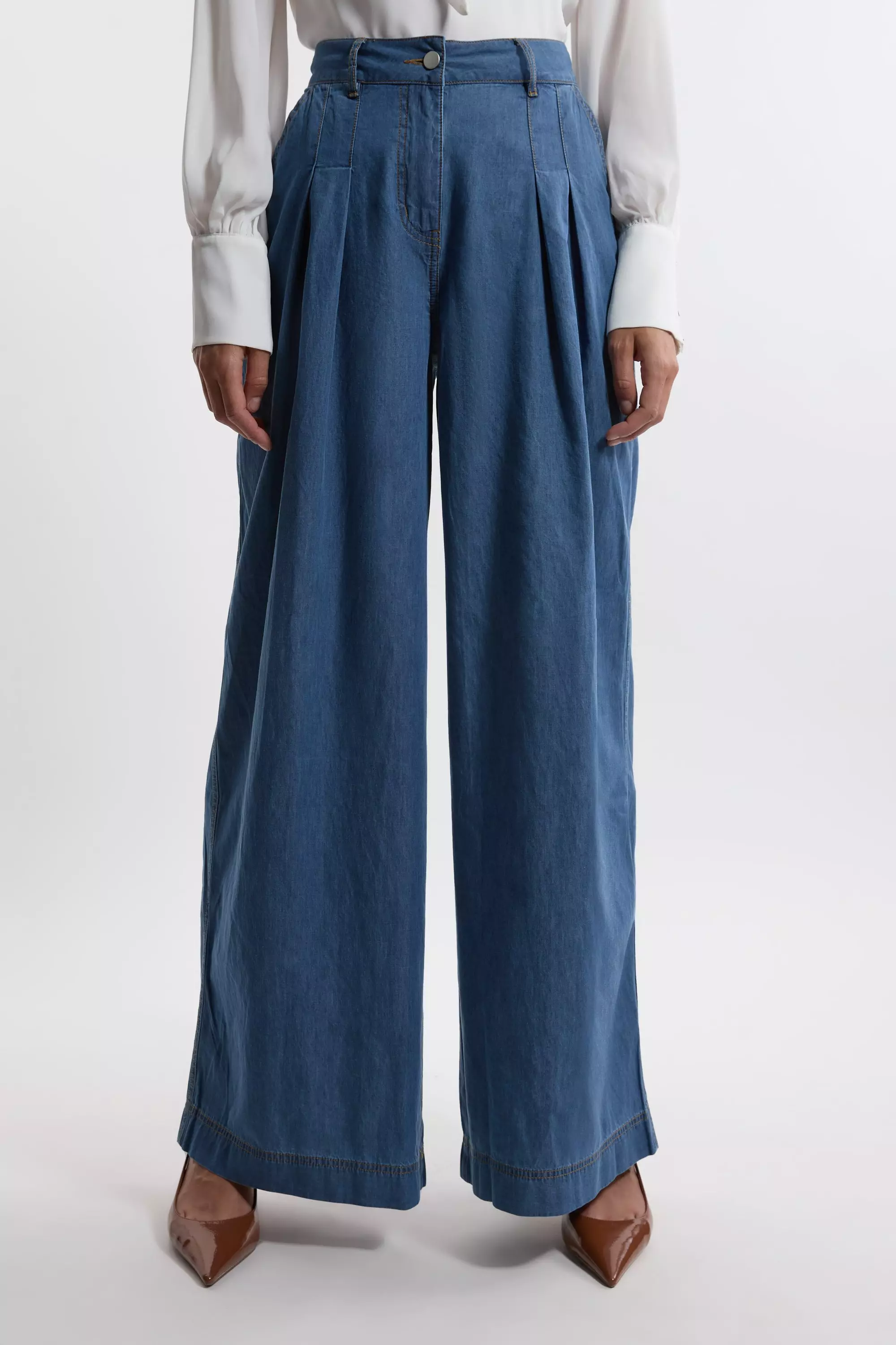 Tailored Chambray Denim Straight Leg Pleated Pants | Karen